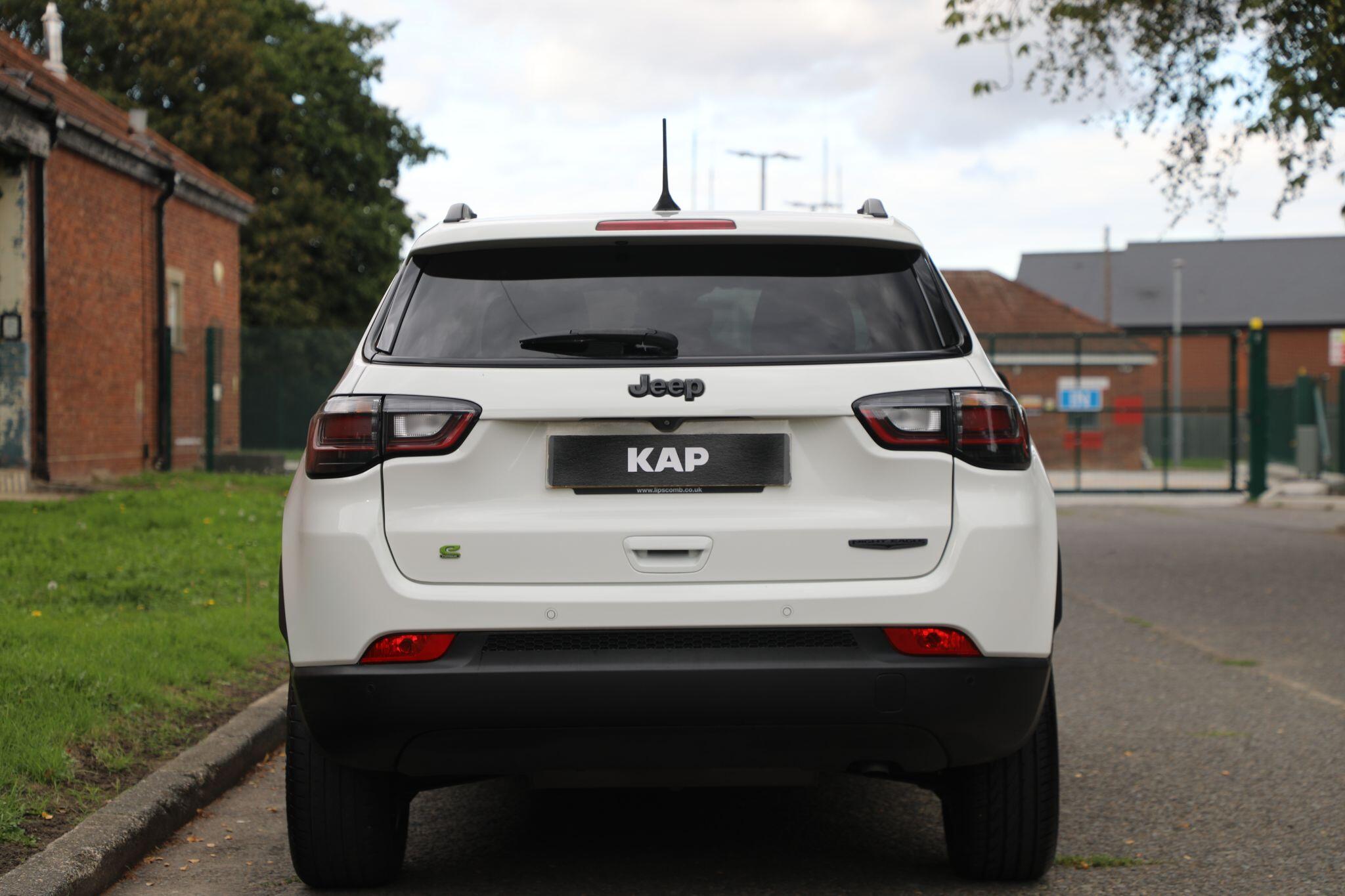 Large vehicle image
